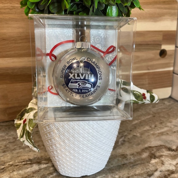 NFL Seattle Seahawks Super Bowl XLVIII Champions Glass Ornament Gray & Blue NWT - Picture 2 of 6
